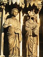 Reims - Cathedrale - Porche nord, Portail des saints, Ange a l'encensoir, St Nicaise